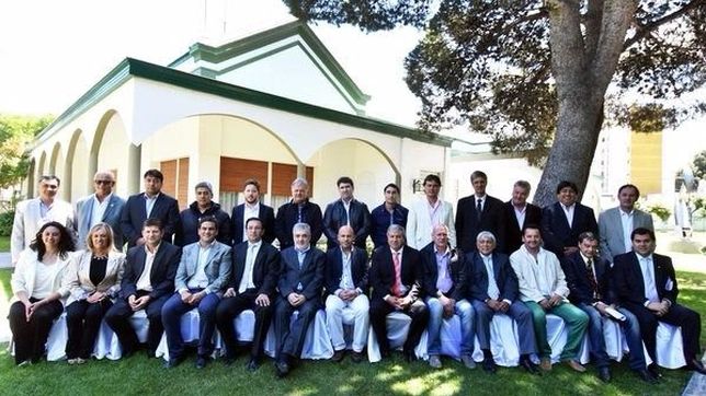 esfuerzo y austeridad: las promesas de das neves a todos los intendentes