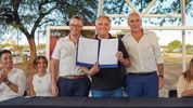 El gobernador Martín Llaryora anunciando la duplicación de calzada de la avenida Luchesse, en Villa Allende.