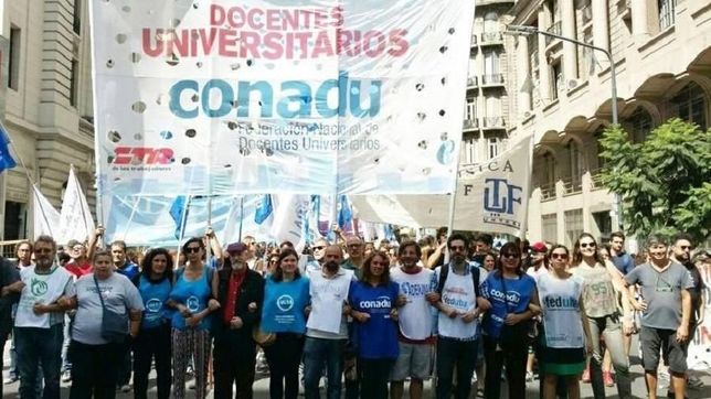 el gobierno insiste con el 15% y docentes universitarios paran por 96 horas