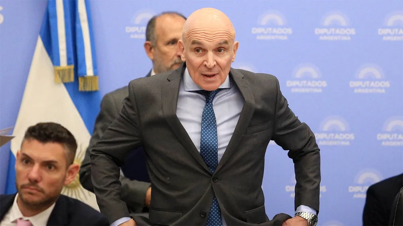 José Luis Espert, tiene en sus manos la propuesta de indexación jubilatoria que propone Elisa Carrió. José Luis Espert, tiene en sus manos la propuesta de indexación jubilatoria que propone Elisa Carrió.