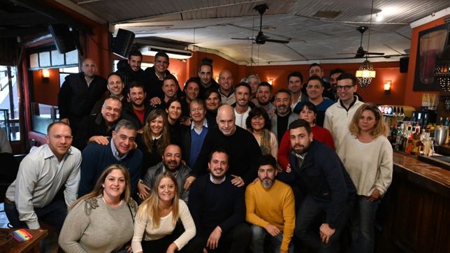 Horacio Rodríguez Larreta junto a dirigentes locales, a mediados de 2022 en Pilar.&nbsp;