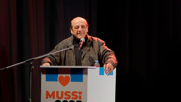 Berazategui: con La Libertad Avanza partida, Juan José Mussi encara una campaña hiper localista