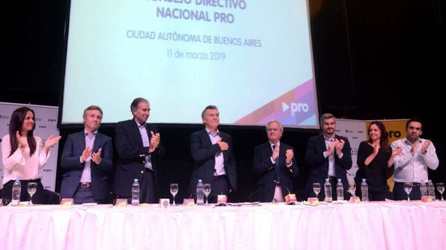 el ?invento tinelli?, el tropiezo de macri y el camionero peronista