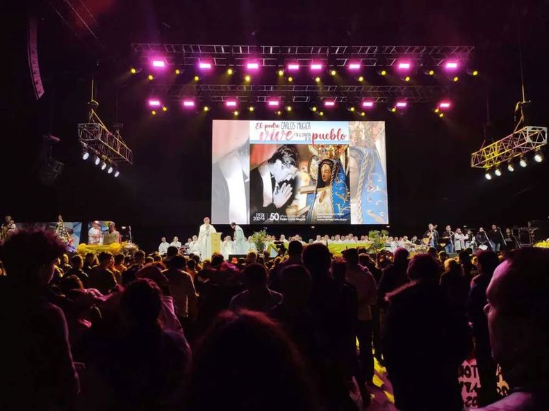 Última celebración de la Iglesia en el Luna Park
