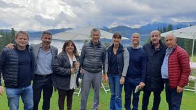 En el sur, Macri interrumpió su descanso para arengar a legisladores del PRO