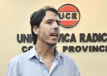 Martín Berhongaray es el nombre que quiere imponer la UCR, mientras que Adrián Ravier asoma como la figura de La Libertad Avanza.