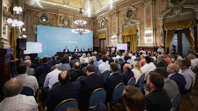 Axel Kicillof con intendentes en la gobernación