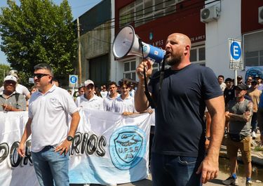 El secretario de UPSF , Leonardo Salom, le reclamó diálogo a Mónica Litza, presidenta del consorcio.
