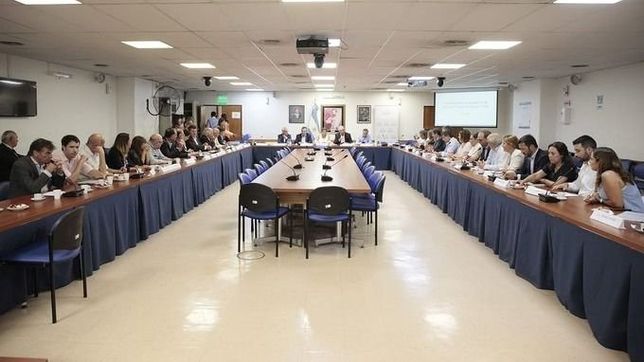 la mesa de enlace sale a pescar votos en el g18 para frenar retenciones