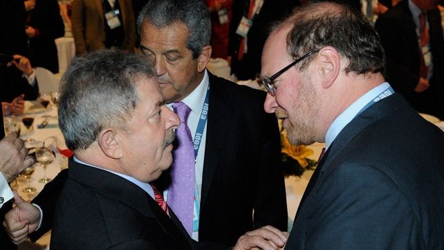 el populista bueno que ovaciono el circulo rojo y admiro hasta macri