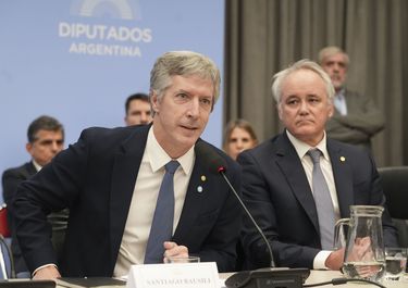 En la Cámara de Diputados, la cúpula del Banco Central defendió la reforma de la Carta Orgánica