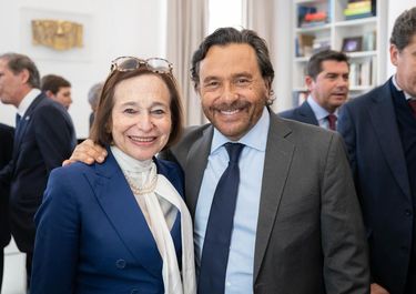 Gustavo Sáenz junto a Susan Seagal en Argentina Week