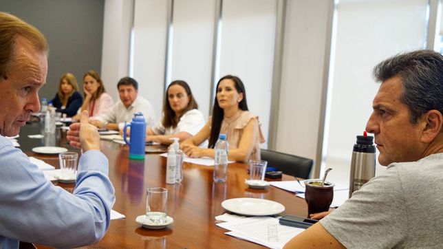 massa reunio a su tropa legislativa para analizar el decretazo