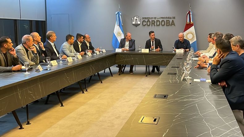 Martín Llaryora participó de la Mesa Provincia-Municipios en el el Centro Cívico de Córdoba.