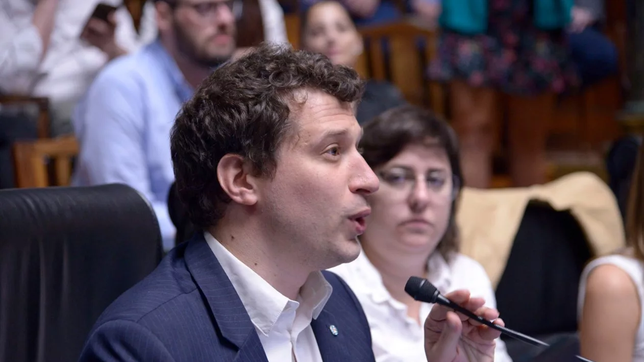 Legislatura porteña: Yamil Santoro inscribió su espacio propio y busca aspirantes a una banca.
