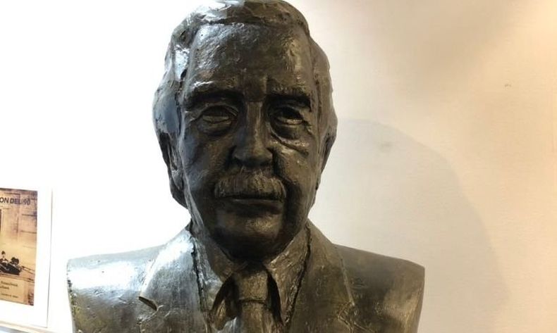 Busto Alfonsín  Busto Alfonsín