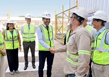 Pullaro se reúne en Chile con directivos de Ultramar para sumar al puerto de Rosario al boom minero