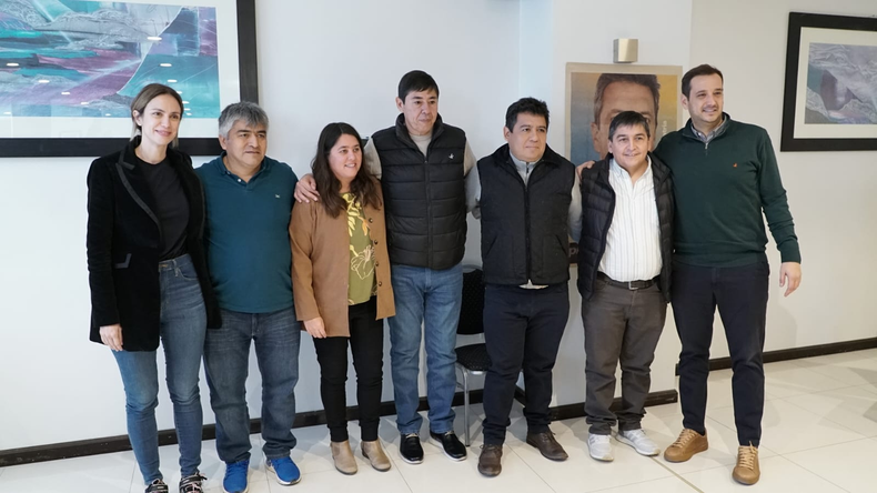 Mesa Sergio Massa presidente. Marcelo Rucci juega en favor de Unión por la Patria.