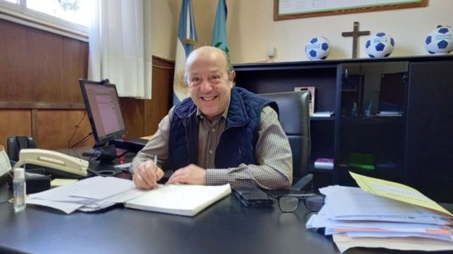 mar chiquita: paredi sobrevive a la ola amarilla y morada que inundo la quinta