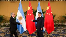 Dólares chinos y promesas del FMI, los logros offshore de un Presidente sin respiro