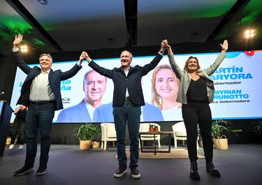 Martín Llaryora y Myrian Prunotto, la fórmula de Hacemos Unidos por Córdoba, junto al gobernador Juan Schiaretti.&nbsp;