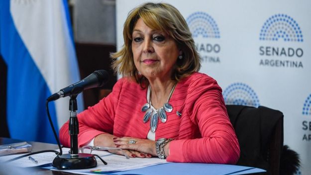 Senadoras exigen que se investigue y juzgue con celeridad a Alperovich