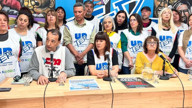 La conducción actual de UnTER Río Negro y candidatos de la Celeste en conferencia de prensa.