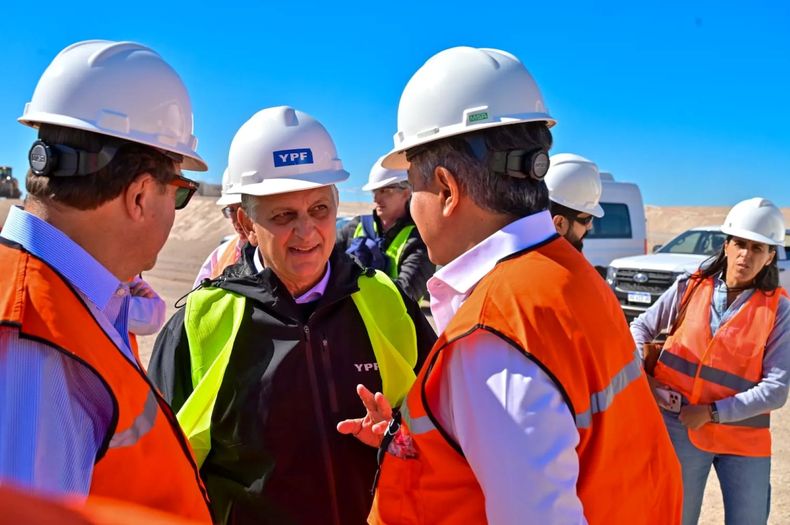 Horacio Marín, ceo de YPF, con gobernadores patagónicos en Vaca Muerta