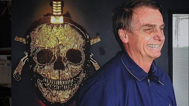 La Procuración cruza a Bolsonaro por su plan para legalizar el gatillo fácil