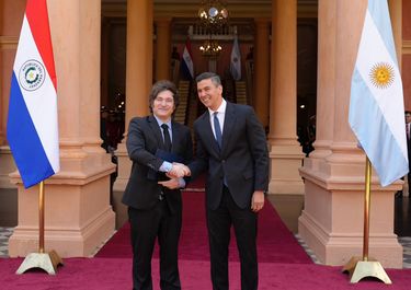 photoEl presidente Javier Milei y su par de la República del Paraguay, Santiago Peña.