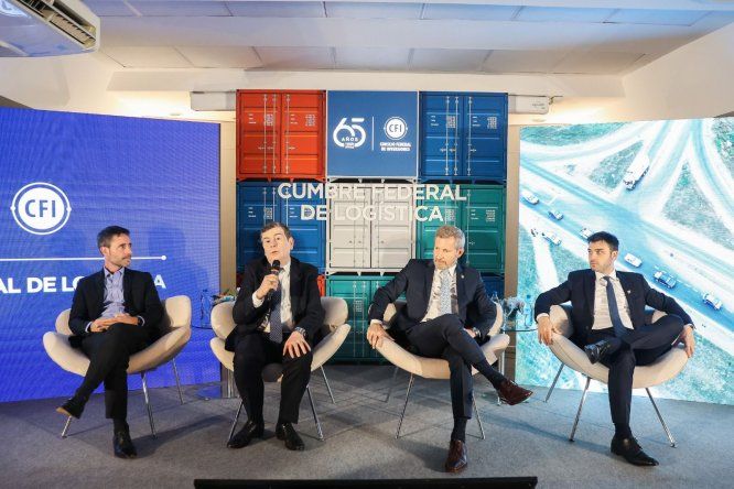 Gerardo Zamora, Ignacio Torres y Rogelio Frigerio en el CFI