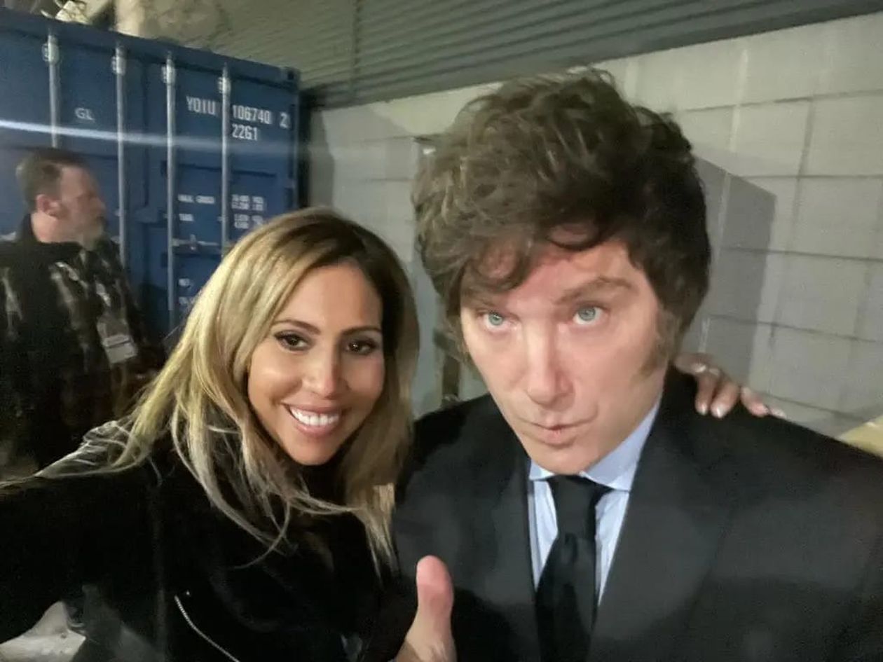 Javier Milei con Romina Diez, la encargada de institucionalizar el sello La Libertad Avanza en Santa Fe.