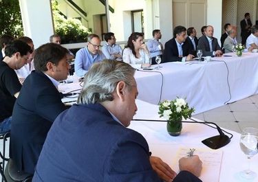 Intendentes de la oposición también acuden a Olivos en apoyo al Presidente