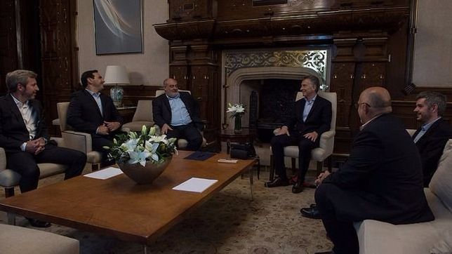 macri sigue exprimiendo la victoria en corrientes: recibio a valdes y colombi