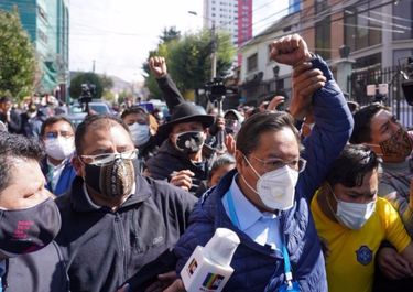 Luchó y vuelve: el MAS gana en primera vuelta y recupera el poder en Bolivia
