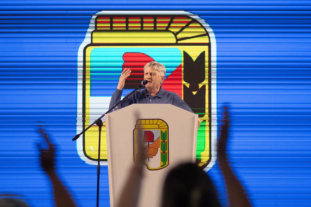 Sergio Ziliotto, este sábado, en el acto del PJ en el Club Belgrano: reafirmó su tono opositor a Milei. FOTO: www.radiokermes.com