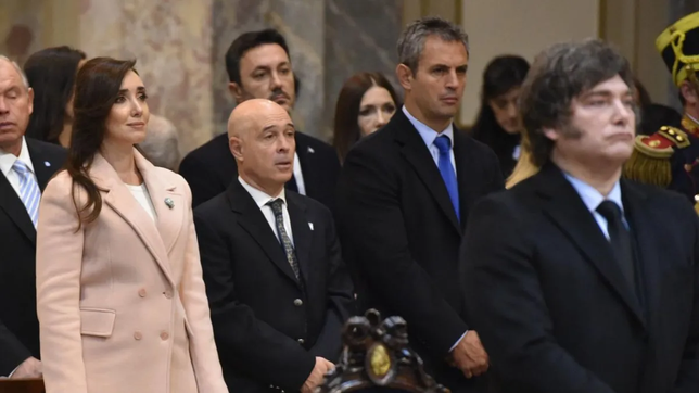 Javier Milei con Martín Menem y Victoria Villarruel. 