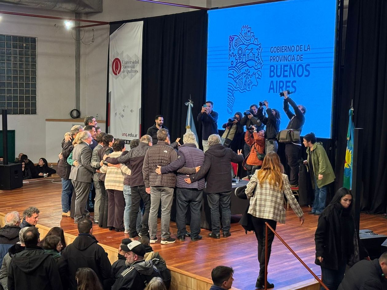 Kicillof pidió que subieran todos para una foto conjunta.&nbsp;