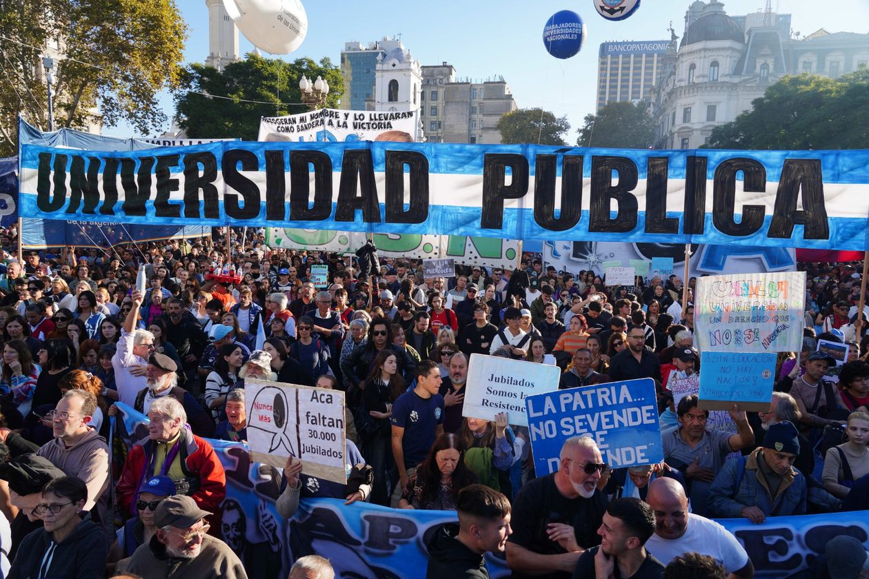 La política se subió a pleno a la marcha de las universidades.&nbsp;