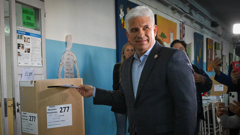 Claudio Poggi tiene que definir su estrategia electoral para el 26 de octubre.