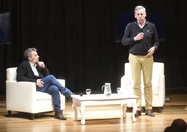 Jatón insiste con la tercera vía y expande su think tank