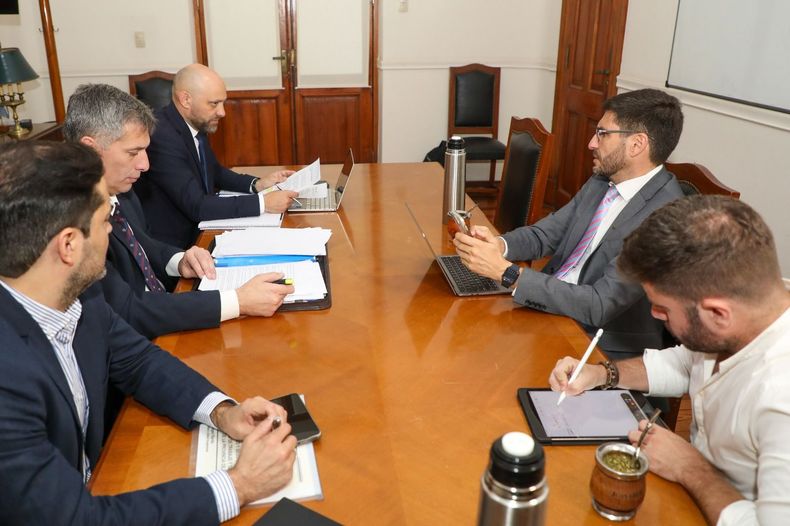 Funcionarios de Maximiliano Pullaro afinan la ley tributaria 2024&nbsp;