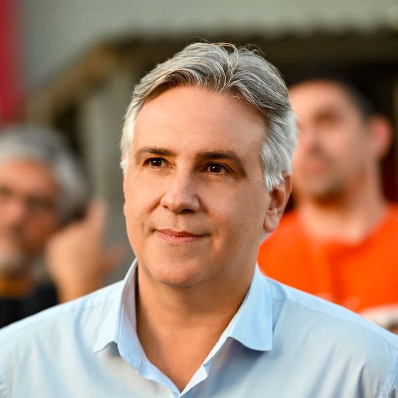 llaryora-retraro-1jpg