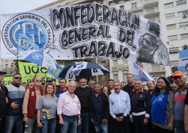 Daer, Rodríguez y Argüello, de la mesa de conducción de CGT, en el tercer paro general contra Milei 