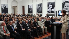 De Cristina Kirchner a Karina Milei: el Salón de las Mujeres, afuera.&nbsp;