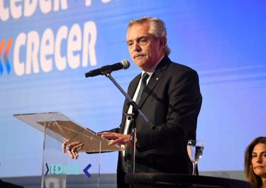 Fernández cerró IDEA con una enérgica reivindicación personal