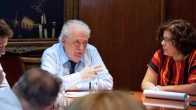 Por decreto, el Gobierno declarará de interés público los recursos sanitarios