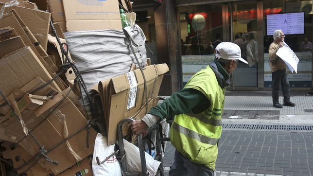 Los pobres pagan el ajuste de Javier Milei