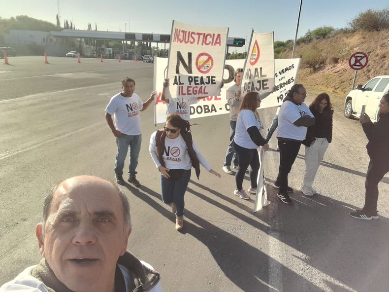 Vecinos de La Calera protestan contra la continuidad de las casillas de peaje sobre la ruta E-55
