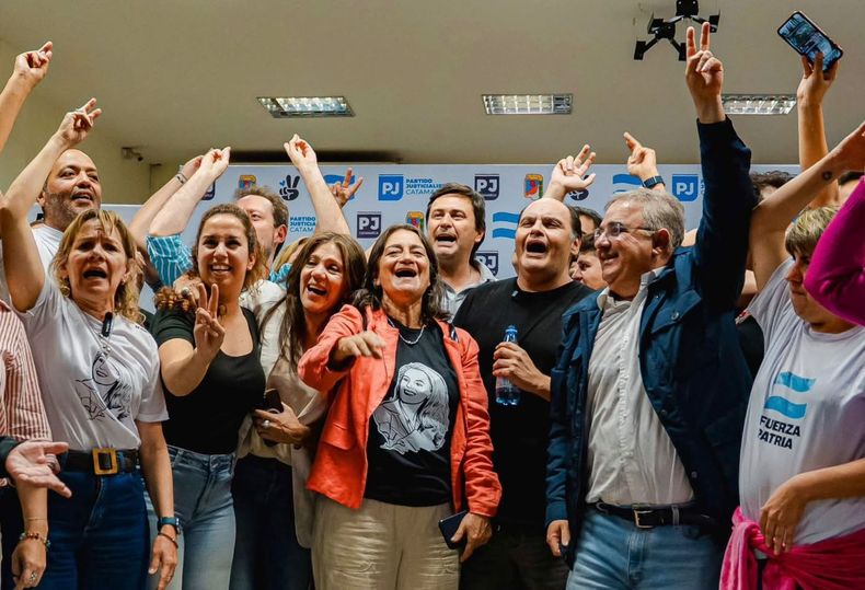 El gobernador de Catamarca Raúl Jalil, la senadora Lucía Corpacci y el intendente Gustavo Saadi, tras el triunfo del 26-O.